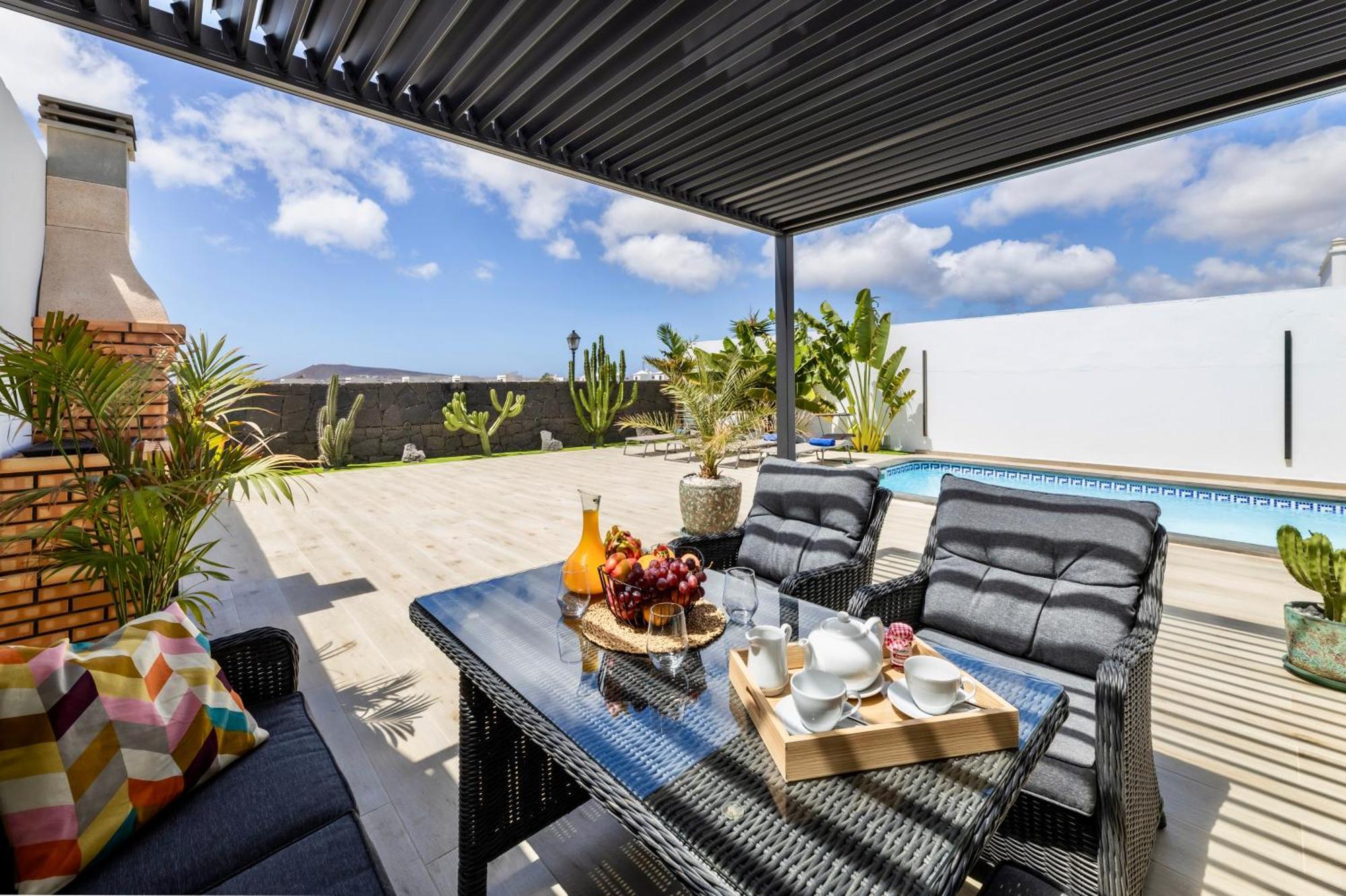Villa Playa Blanca - Heated Pool, Aircon المظهر الخارجي الصورة