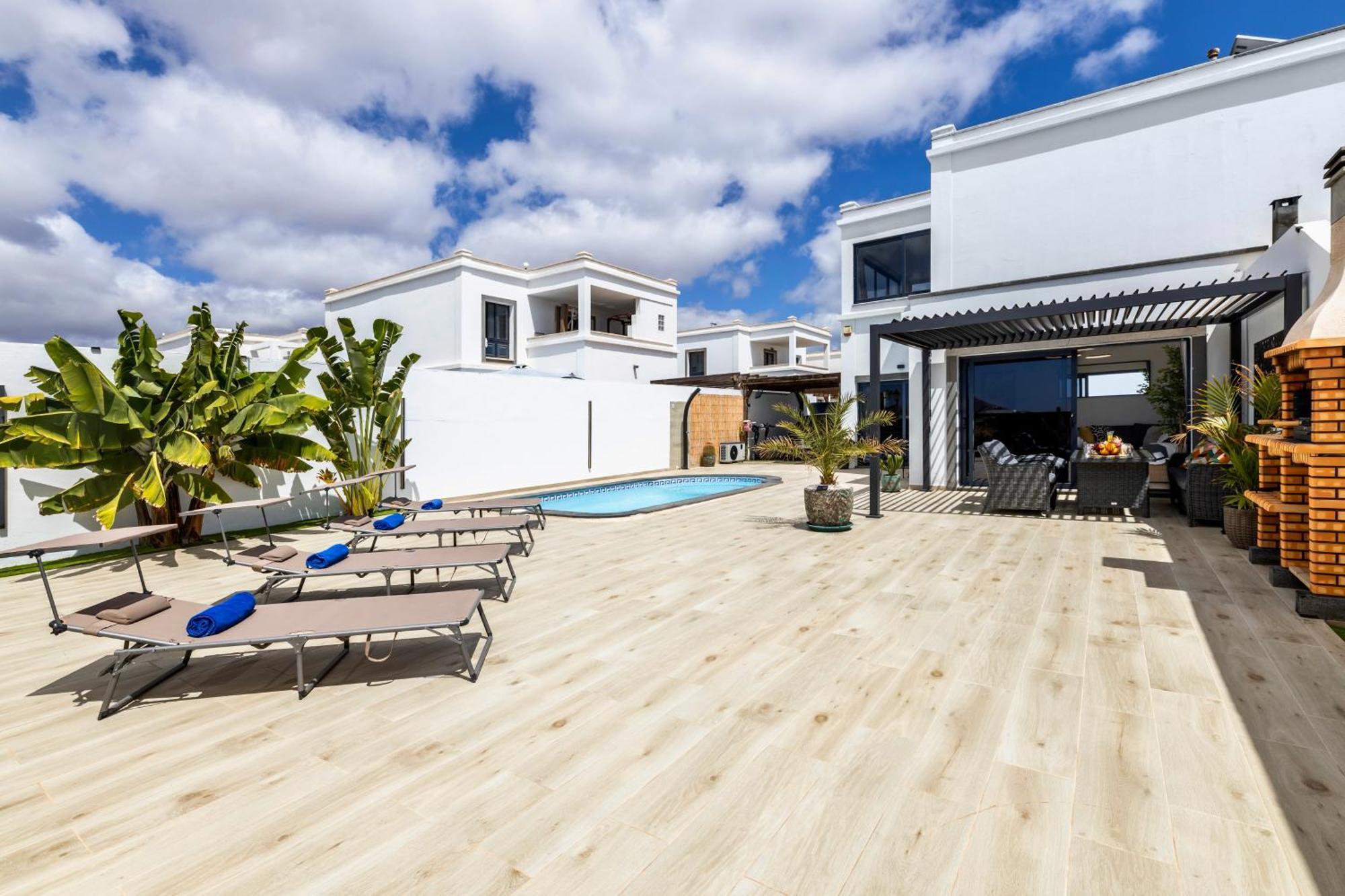 Villa Playa Blanca - Heated Pool, Aircon المظهر الخارجي الصورة